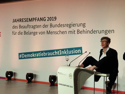 Theresia Degener spricht beim Jahresempfang des Bundesbehindertenbeauftragten / (C) Theresia Degener
